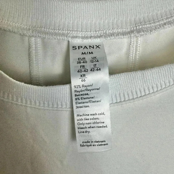 Spanx White Tank Top Size Medium Loose Fit, Sleeveless, Athletic Tank C45 - Picture 2 of 3